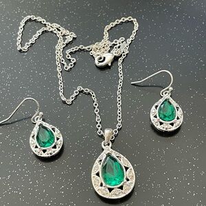 Elegant Vintage Silver and Green Jewelry Set